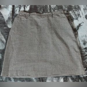 Vintage New York & Co Women’s Pencil Skirt. Size 6. Small Plaid Pattern.